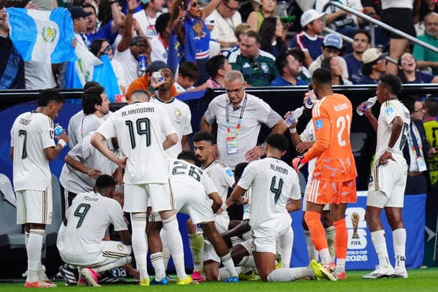 Cape Verde v Saudi Arabia - FIFA World Cup, WM, Weltmeisterschaft, Fussball 2026 - Group H HOUSTON, USA - JUNE 26: Players of Saudi Arabia drinks water at hydration break during the FIFA World Cup 2026 Group H match between Cape Verde and Saudi Arabia at Houston Stadium on June 26, 2026 in Houston, Texas. Hakan Akgun Anadolu Texas United States. Editorial use only. Please get in touch for any other usage.  Copyright: x2026xAnadoluxHakanxAkgunx