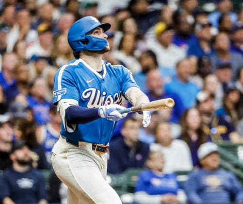 Milwaukee Brewers center fielder Garrett Mitchell hits a two RBI home run in the sixth inning of the MLB, Baseball Herren, USA game between the Chicago Cubs and the Milwaukee Brewers at American Family Field in Milwaukee, Wisconsin on Friday, June 26, 2026.  MIL20260626823 TANNENxMAURY
