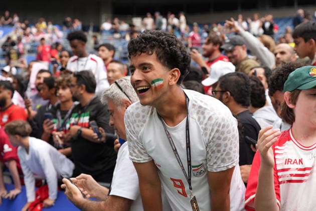 A fan from Iran cheers on the team before a Group G match at the 2026 FIFA World Cup, WM, Weltmeisterschaft, Fussball between Egypt and Iran at Lumen Field in Seattle, United States, 26 June 2026. FIFA World Cup 2026 - Group G - Egypt vs Iran !ACHTUNG: NUR REDAKTIONELLE NUTZUNG!  Copyright: xOmarxAlonsox AME5022 20260627-55020724669_1