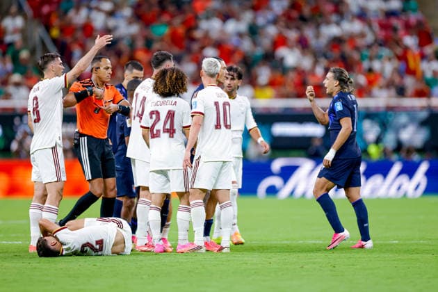 FIFA World Cup, WM, Weltmeisterschaft, Fussball 2026 URUGUAY VS SPAIN FIFA WORLD CUP 2026 URUGUAY VS SPAIN URUGUAY VS SPAIN 26062026 GUADALAJARA, MEXICO. Action photo of ejected Agustin Canobbio (No. 14) of Uruguay, during Group H game of the FIFA World Cup 2026, held at the Estadio Guadalajara of Guadalajara, Jalisco. Foto de accion del expulsado Agustin Canobbio (No. 14) de Uruguay, durante juego del Grupo H de la Copa del Mundo 2026 de la FIFA, celebrado en el Estadio Guadalajara de Guadalajara, Jalisco. PHOTO BY IMAGENSHOP AGENCIA FOTOGRAFICA GUADALAJARA JALISCO MEXICO *** FIFA WORLD CUP 2026 URUGUAY VS SPAIN FIFA WORLD CUP 2026 URUGUAY VS SPAIN URUGUAY VS SPAIN 06 26 2026 GUADALAJARA, MEXICO Action photo of Uruguay’s No. 14 Agustín Canobbio, who was sent off, during a Group H match of the 2026 FIFA World Cup, held at the Estadio Guadalajara in Guadalajara, Jalisco Action photo of Uruguay’s No. 14 Agustín Canobbio, who was sent off, during a Group H match of the 2026 FIFA World Cup, held at the Estadio Guadalajara in Guadalajara, Jalisco. PHOTO BY IMAGENSHOP PHOTO AGENCY GUADALAJARA, JALISCO, MEXICO Copyright: xYOALIxMARTINEZx
