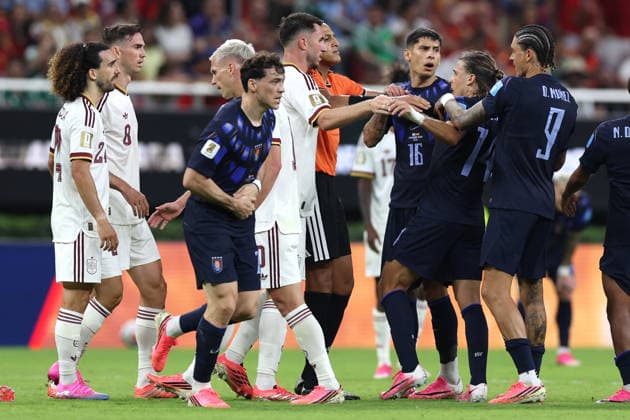 FIFA World Cup, WM, Weltmeisterschaft, Fussball 2026 - Group H - Uruguay vs Spain Agustin Canobbio (2-R) of Uruguay reacts after being sent off during the FIFA World Cup 2026 group stage match Uruguay against Spain in Guadalajara, Mexico, 26 June 2026. GUADALAJARA Mexico  Copyright: xALEXxCRUZx