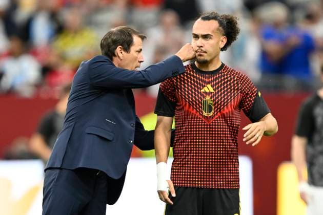 New Zealand vs Belgium - FIFA World Cup, WM, Weltmeisterschaft, Fussball 2026 VANCOUVER, CANADA - JUNE 26 : Garcia Rudi head coach of Belgium and Theate Arthur defender of Belgium before the start of the game during the FIFA World Cup 2026 Group G match between New Zealand and Belgium at the BC Place Stadium on June 26, 2026 in Vancouver, Canada, 26 06 2026 Vancouver Canada  Copyright: xNicoxVereeckenx