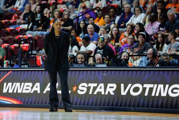 UNCASVILLE, CT - JUNE 26: Roneeka Hodges of the Connecticut Sun looks on during the WNBA, Basketball Damen, USA game between Washington Mystics and Connecticut Sun on June 26, 2026, at Mohegan Sun Arena in Uncasville, CT. (Photo by M. Anthony Nesmith Icon Sportswire) WNBA: JUN 26 Washington Mystics at Connecticut Sun EDITORIAL USE ONLY Icon26062606