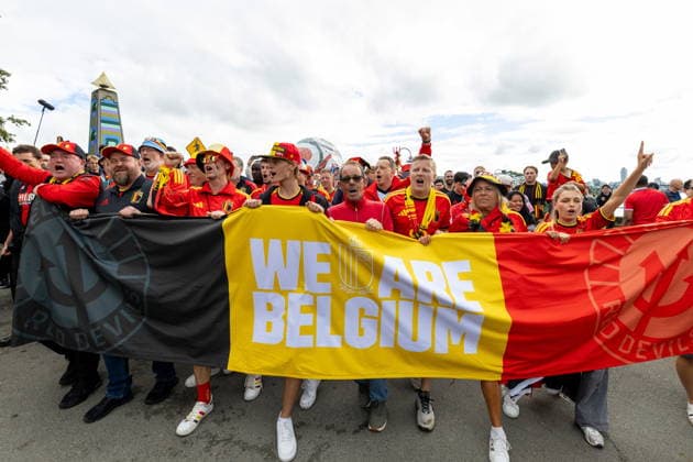 June 26, 2026, Vancouver, Bc, CANADA: Belgium fans march toward B.C. Place prior to a World Cup Group G soccer match against New Zealand, in Vancouver, on Friday, June 26, 2026. Canada News - June 26, 2026  - ZUMAc35_ 20260626_zaf_c35_288 Copyright: xTimothyxMatweyx