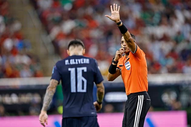 June 26, 2026, Guadalajara, Jalisco, Mexico: Moroccan FIFA referee Ismail Elfath gestures during the match between Uruguay and Spain for the 3st round of the group H of the FIFA World Cup, WM, Weltmeisterschaft, Fussball 2026, at Guadalajara Stadium, in Guadalajara, Mexico on June 26, 2026. Photo: DiaEsportivo FIFA World Cup 2026, Uruguay Vs Spain, Guadalajara, Mexico  - ZUMAh208 20260626_zsp_h208_040 Copyright: xHeulerxAndreyx