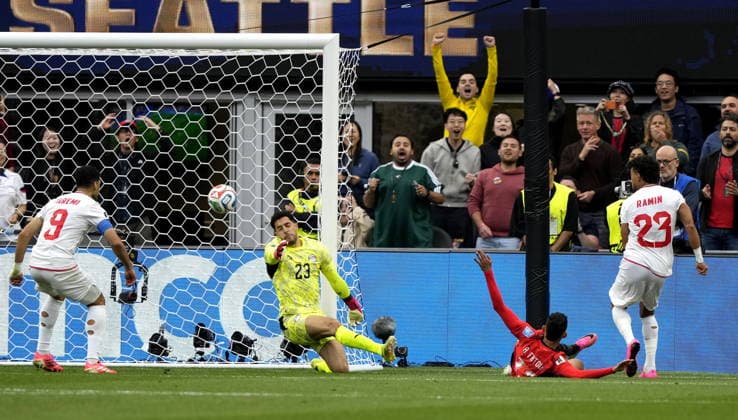 FIFA World Cup, WM, Weltmeisterschaft, Fussball 2026 - Group G - Egypt vs Iran Ramin Rezaeian (R) of Iran scores the 1-1 during the FIFA World Cup 2026 group stage match Egypt against Iran, in Seattle, USA, 26 June 2026. SEATTLE United States  Copyright: xSTEPHENxBRASHEARx