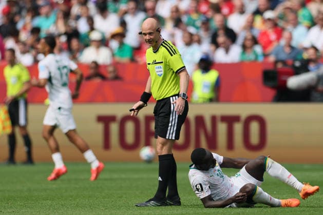 Toronto, Canada - 26 June: referee Anthony Taylor looks on during the FIFA World Cup, WM, Weltmeisterschaft, Fussball 2026 match between Senegal vs Iraq at Toronto Stadium on 26 June 2026. Toronto Toronto Stadium Canada Copyright: xOPAxImagesxMohammadxKaramalix