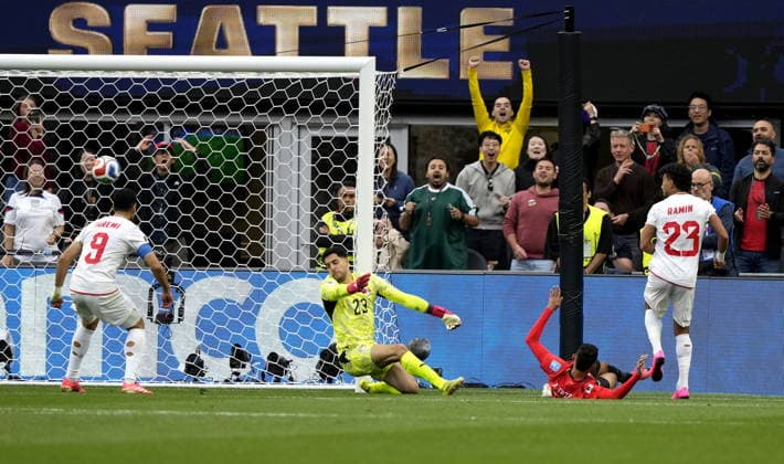 FIFA World Cup, WM, Weltmeisterschaft, Fussball 2026 - Group G - Egypt vs Iran Ramin Rezaeian (R) of Iran scores the 1-1 during the FIFA World Cup 2026 group stage match Egypt against Iran, in Seattle, USA, 26 June 2026. SEATTLE United States  Copyright: xSTEPHENxBRASHEARx