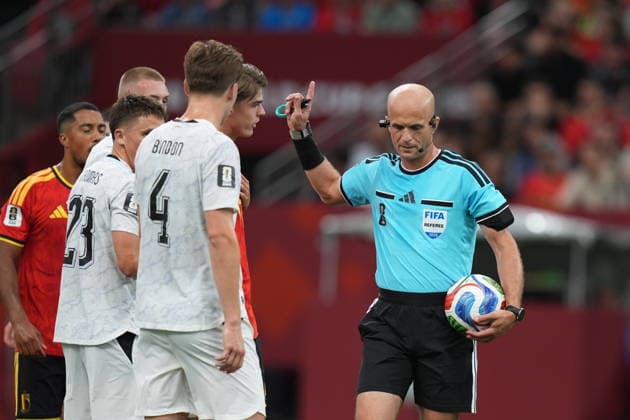 New Zealand v Belgium - FIFA World Cup, WM, Weltmeisterschaft, Fussball 2026 - Group G VANCOUVER, CANADA - JUNE 26: Tyler Bindon of New Zealand talks to the referee Adham Makhadmeh during the 2026 FIFA World Cup First Stage Group G match between New Zealand and Belgium at BC Place (Vancouver Stadium) in Vancouver, British Columbia, Canada on June 26, 2026. Ercin Erturk Anadolu British Columbia Canada. Editorial use only. Please get in touch for any other usage.  Copyright: x2026xAnadoluxErcinxErturkx