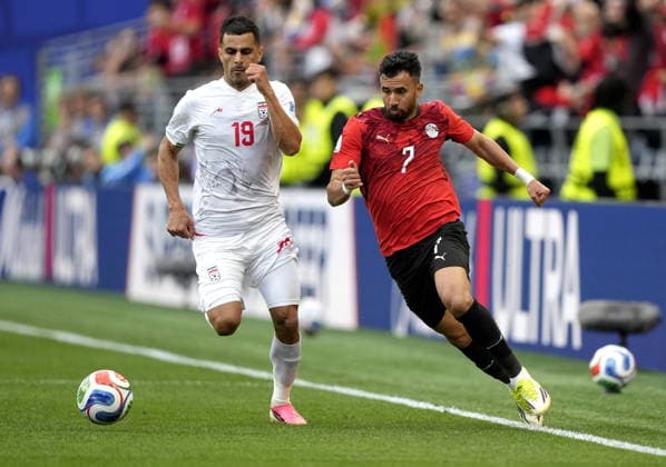 FIFA World Cup, WM, Weltmeisterschaft, Fussball 2026 - Group G - Egypt vs Iran Trezeguet (R) of Egypt and Ali Nemati of Iran in action during the FIFA World Cup 2026 group stage match Egypt against Iran, in Seattle, USA, 26 June 2026. SEATTLE United States  Copyright: xSTEPHENxBRASHEARx
