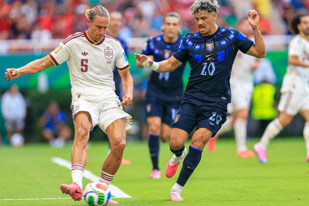 FIFA World Cup, WM, Weltmeisterschaft, Fussball 2026 URUGUAY VS SPAIN FIFA WORLD CUP 2026 URUGUAY VS SPAIN URUGUAY VS SPAIN 26062026 GUADALAJARA, MEXICO. Action photo of Marcos Llorente (No5) of Spain and Maxi Araujo of Uruguay (No. 20), during Group H game of the FIFA World Cup 2026, held at the Estadio Guadalajara of Guadalajara, Jalisco. Foto de accion de Marcos Llorente (No5) de Espana y Maxi Araujo de Uruguay (No. 20), durante juego del Grupo H de la Copa del Mundo 2026 de la FIFA, celebrado en el Estadio Guadalajara de Guadalajara, Jalisco. PHOTO BY IMAGENSHOP AGENCIA FOTOGRAFICA GUADALAJARA JALISCO MEXICO *** FIFA WORLD CUP 2026 URUGUAY VS SPAIN FIFA WORLD CUP 2026 URUGUAY VS SPAIN URUGUAY VS SPAIN 06 26 2026 GUADALAJARA, MEXICO Action photo of Marcos Llorente (No. 5) of Spain and Maxi Araujo (No. 20) of Uruguay during a Group H match of the 2026 FIFA World Cup, held at the Estadio Guadalajara in Guadalajara, Jalisco Action photo of Marcos Llorente (No. 5) of Spain and Maxi Araujo (No. 20) of Uruguay, during a Group H match of the 2026 FIFA World Cup, held at the Estadio Guadalajara in Guadalajara, Jalisco. PHOTO BY IMAGENSHOP PHOTO AGENCY, GUADALAJARA, JALISCO, MEXICO Copyright: xJORGExREYESx