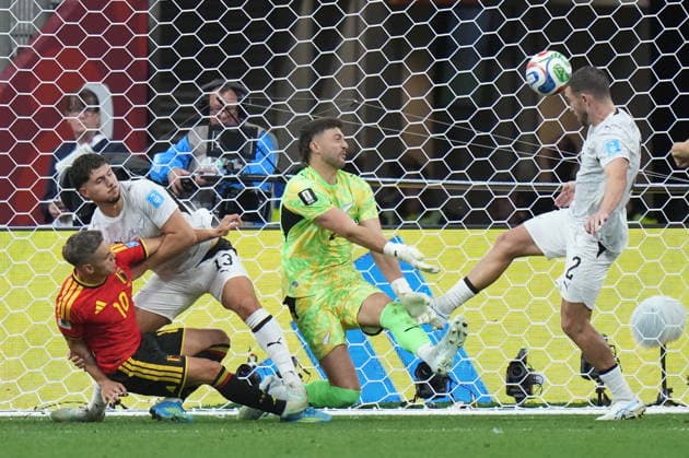 June 26, 2026, Vancouver, Bc, CANADA: Belgium s Leandro Trossard (10) scores against New Zealand goalkeeper Max Crocombe (1) as New Zealand s Liberato Cacace (13) and New Zealand s Tim Payne (2) defend during the first half of a World Cup Group G soccer match, in Vancouver, on Friday, June 26, 2026. Canada News - June 26, 2026  - ZUMAc35_ 20260626_zaf_c35_338 Copyright: xDarrylxDyckx