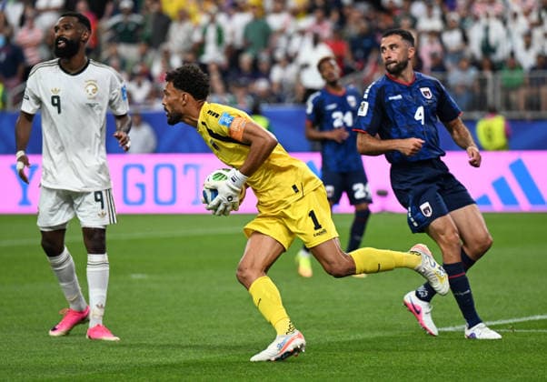 (260627) -- HOUSTON, June 27, 2026 -- Vozinha (C), goalkeeper of Cabo Verde, saves the ball during the group H match between Cabo Verde and Saudi Arabia at the 2026 FIFA World Cup, WM, Weltmeisterschaft, Fussball at Houston Stadium in Houston, the United States, June 26, 2026. ) (SP)U.S.-HOUSTON-FOOTBALL-FIFA WORLD CUP-GROUP H-CPV VS KSA XiaoxYijiu 