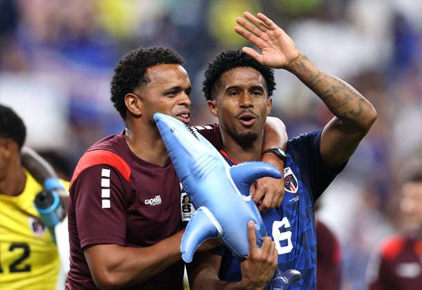 (260627) -- HOUSTON, June 27, 2026 -- Kevin Pina (R) of Cabo Verde greets the audience after the group H match between Cabo Verde and Saudi Arabia at the 2026 FIFA World Cup, WM, Weltmeisterschaft, Fussball at Houston Stadium in Houston, the United States, June 26, 2026. ) (SP)U.S.-HOUSTON-FOOTBALL-FIFA WORLD CUP-GROUP H-CPV VS KSA LixMing 