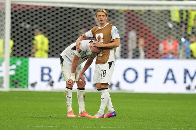New Zealand v Belgium - FIFA World Cup, WM, Weltmeisterschaft, Fussball 2026 - Group G VANCOUVER, CANADA - JUNE 26: Finn Surman of New Zealand greets his teammate Ben Waine after the 2026 FIFA World Cup First Stage Group G match between New Zealand and Belgium at BC Place (Vancouver Stadium) in Vancouver, British Columbia, Canada on June 26, 2026. Ercin Erturk Anadolu British Columbia Canada. Editorial use only. Please get in touch for any other usage.  Copyright: x2026xAnadoluxErcinxErturkx