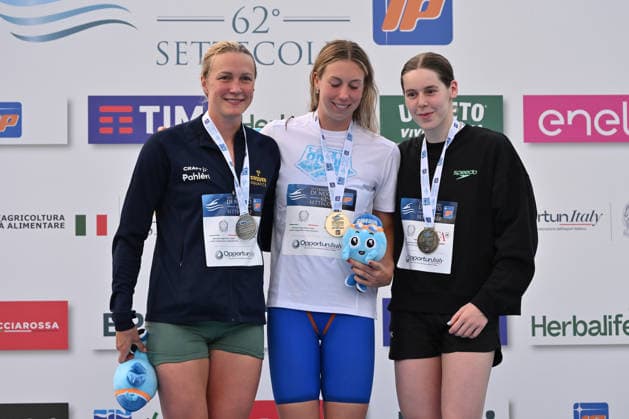 IPA86115137 - SJOESTROEM Sarah, WALSH Gretchen C, and & x9;VANOTTERDIJK Roos during the medal ceremony for the women s 50-meter butterfly on the first day of the 62nd Settecolli International Swimming Trophy at the Foro Italico in Rome on June 26, 2026.  Copyright: xDomenicoxCippitelli IPAxSportx xx 86115137