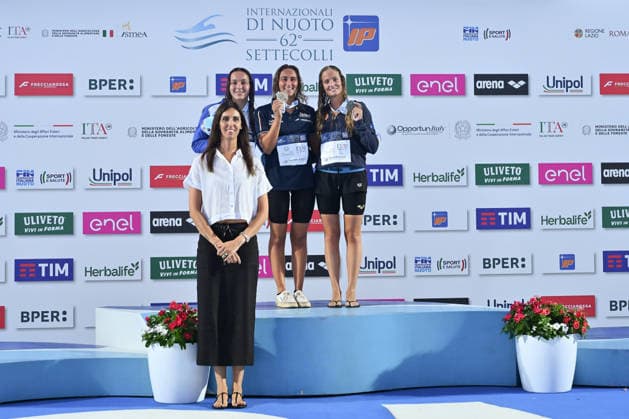 IPA86115052 - Noemi CESARANO, Simona QUADARELLA, and Azzurra SBARAGLI during the medal ceremony for the women’s 1500M FREESTYLE on the first day of the 62nd Settecolli International Swimming Trophy at the Foro Italico in Rome on June 26, 2026.  Copyright: xDomenicoxCippitelli IPAxSportx xx 86115052