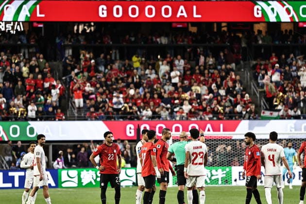 Egypt v Iran - FIFA World Cup, WM, Weltmeisterschaft, Fussball 2026 - Group G SEATTLE, USA - JUNE 26: Referee is ruled offside the Shoja Khalilzadeh s goal following a VAR review during the 2026 FIFA World Cup First Stage Group G match between Egypt and IR Iran at Lumen Field (Seattle Stadium) in Seattle, Washington, United States on June 26, 2026. Samah Zidan Anadolu Washington United States. Editorial use only. Please get in touch for any other usage.  Copyright: x2026xAnadoluxSamahxZidanx