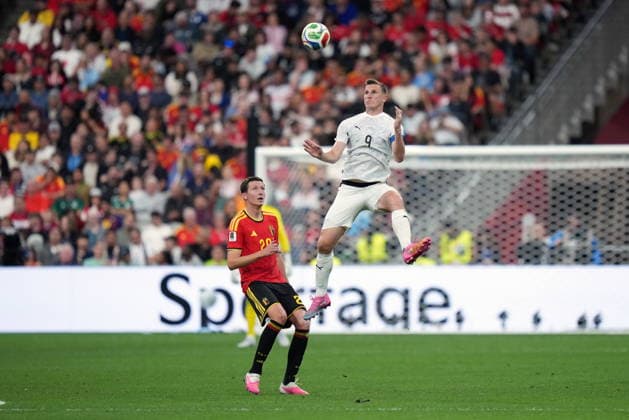 June 26, 2026, Vancouver, Bc, CANADA: New Zealand s Chris Wood (9) jumps above Belgium s Hans Vanaken (20) for the ball during the second half of a World Cup Group G soccer match, in Vancouver, on Friday, June 26, 2026. Canada News - June 26, 2026  - ZUMAc35_ 20260626_zaf_c35_361 Copyright: xDarrylxDyckx