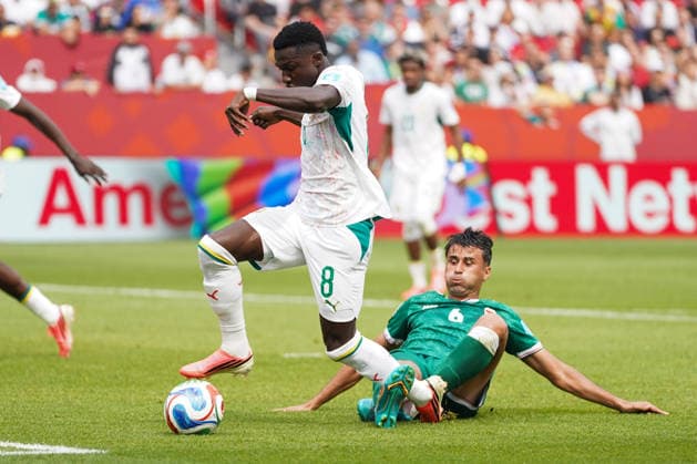 Senegal v Iraq - 2026 FIFA World Cup, WM, Weltmeisterschaft, Fussball Group I Lamine Camara 08 of Senegal and Munaf Younus 06 of Iraq action during the 2026 FIFA World Cup Group I match between Senegal and Iraq at Toronto Stadium. on June 26, 2026 in Toronto, Canada. (Photo by Leonardo Ramirez Eyepix Group) Copyright: xLeonardoxRamirezx xEyepixxGroupx LR26062026-00267