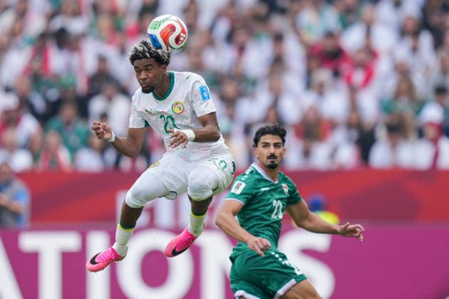 Senegal v Iraq - 2026 FIFA World Cup, WM, Weltmeisterschaft, Fussball Group I Ibrahim Mbaye 20 of Senegal heads the ball during the 2026 FIFA World Cup Group I match between Senegal and Iraq at Toronto Stadium. on June 26, 2026 in Toronto, Canada. (Photo by Leonardo Ramirez Eyepix Group) Copyright: xLeonardoxRamirezx xEyepixxGroupx LR26062026-00984