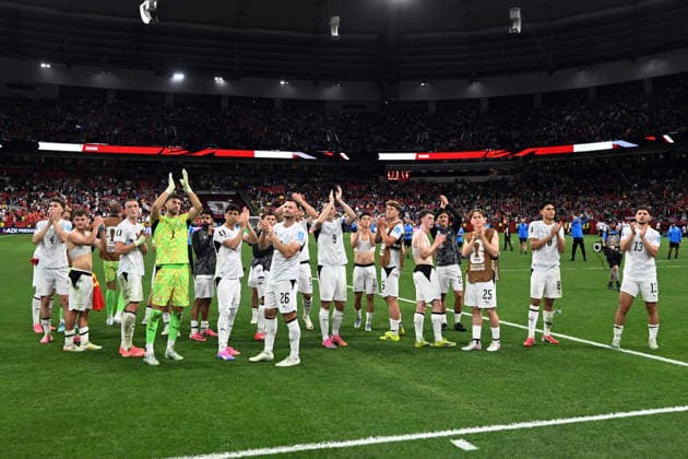 New Zealand All Whites players applaud the fans, crowd and supporters after the match, New Zealand All Whites v Belgium, Group G football match of the FIFA World Cup, WM, Weltmeisterschaft, Fussball 2026 at BC Place, Vancouver, Canada on Friday 26 June 2026. Photo: Andrew Cornaga Vancouver Canada Copyright: xAndrewxCornaga x