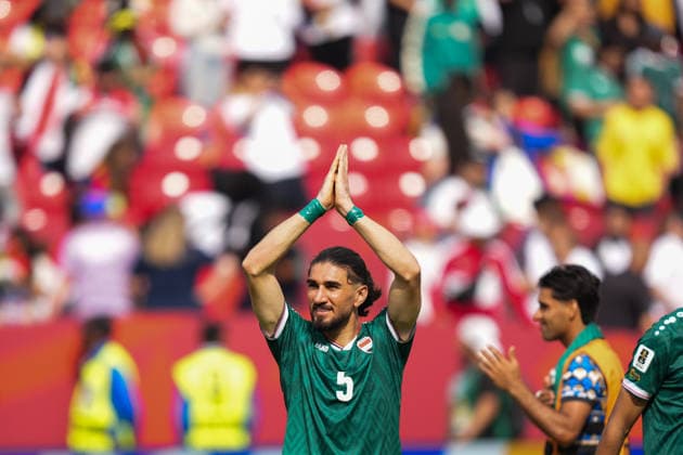 Senegal v Iraq - 2026 FIFA World Cup, WM, Weltmeisterschaft, Fussball Group I Akam Hashim 05 of Iraq apologizing to the fans during the 2026 FIFA World Cup Group I match between Senegal and Iraq at Toronto Stadium. on June 26, 2026 in Toronto, Canada. (Photo by Leonardo Ramirez Eyepix Group) Copyright: xLeonardoxRamirezx xEyepixxGroupx LR26062026-06488