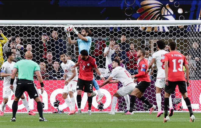 (260627) -- SEATTLE, June 27, 2026 -- Alireza Beiranvand, goalkeeper of Iran, saves the ball during the group G match between Egypt and Iran at the 2026 FIFA World Cup, WM, Weltmeisterschaft, Fussball at Seattle Stadium in Seattle, the United States, June 26, 2026. (Photo by Xinhua) (SP)U.S.-SEATTLE-FOOTBALL-FIFA WORLD CUP-GROUP G-EGY VS IRN ArthurxDong 