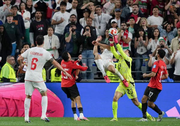 (260627) -- SEATTLE, June 27, 2026 -- Mostafa Shoubir, goalkeeper of Egypt, saves the ball during the group G match between Egypt and Iran at the 2026 FIFA World Cup, WM, Weltmeisterschaft, Fussball at Seattle Stadium in Seattle, the United States, June 26, 2026. ) (SP)U.S.-SEATTLE-FOOTBALL-FIFA WORLD CUP-GROUP G-EGY VS IRN PengxZiyang 