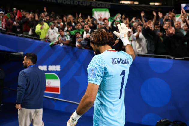SEATTLE, WA - JUNE 26: Goalkeeper Alireza Beiranvand 1 of IR Iran waves to fans after the FIFA World Cup, WM, Weltmeisterschaft, Fussball 2026 Group G match between Egypt and IR Iran on June 26, 2026 at Seattle Stadium in Seattle, Washington. (Photo by Henry Rodenburg Icon Sportswire) SOCCER: JUN 26 FIFA World Cup 26 Group G - Egypt vs IR Iran EDITORIAL USE ONLY Icon260626029