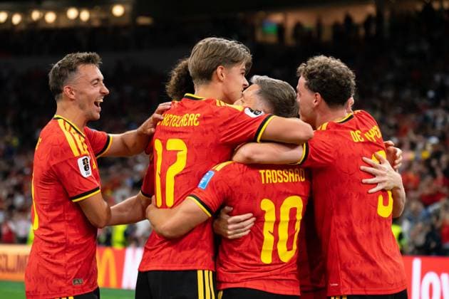 VANCOUVER, CANADA - JUNE 26: Trossard Leandro of Belgium celebrates with and hugs teammates after scoring their second goal during the FIFA World Cup, WM, Weltmeisterschaft, Fussball 2026 group stage match between New Zealand and Belgium at BC Place Vancouver Stadium on June 26, 2026 in Vancouver, British Columbia, Canada.  Copyright: xAmyxElle SPPx Sportspressphoto_SPR178041