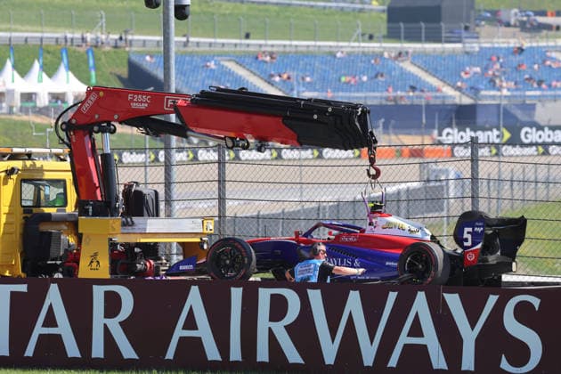 Spielberg, Österreich 26.-28. Juni 2026: Formel 1 - Großer Preis von Österreich - 2026 - Spielberg - Samstag Formel 3 Sprint Rennen Im Bild: 5 Freddie Slater wird abgeschleppt. Red Bull Ring *** Spielberg, Austria, June 26–28, 2026; 2026 Formula 1 Austrian Grand Prix, Spielberg; Saturday; Formula 3 Sprint Race; Photo 5: Freddie Slater is being towed away at the Red Bull Ring Copyright: xFotostandx xFabianxWernerx-xSpeedpicturesx