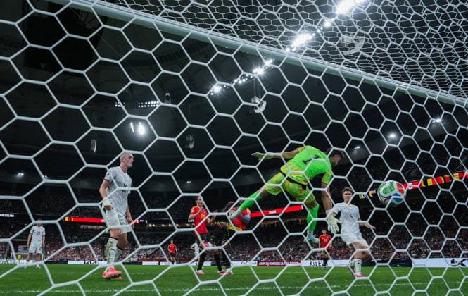 June 26, 2026, Vancouver, Bc, CANADA: New Zealand goalkeeper Max Crocombe (1) allows a goal to Belgium s Romelu Lukaku, back centre, as New Zealand s Finn Surman (16) and Tyler Bindon (4) watch during the second half of a World Cup Group G soccer match, in Vancouver, on Friday, June 26, 2026. Canada News - June 26, 2026  - ZUMAc35_ 20260626_zaf_c35_455 Copyright: xDarrylxDyckx