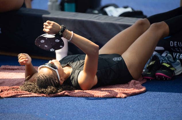 Anna-Elisabeth EHLERS, GER, kuehlt sich mit einem Faecher, Aktion 110m Huerden, Ratingen am 27.06.2026 Leichtathletik Stadtwerke Ratingen Mehrkampf-Meeting, vom 27.06.- 28.05.2026 in Ratingen Deutschland. Â *** Anna Elisabeth EHLERS, GER, cooling off with a fan, 110m hurdles event, Ratingen on June 27, 2026, at the Stadtwerke Ratingen Track and Field Combined Events Meeting, held from May 28 to June 27, 2026, in Ratingen, Germany Â