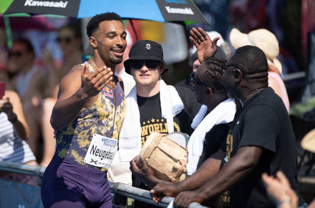 Leo NEUGEBAUER, GER, halbe Figur, Halbfigur, halber Koerper, feiert mit seinen Fans, Aktion 100m Lauf, Ratingen am 27.06.2026 Leichtathletik Stadtwerke Ratingen Mehrkampf-Meeting, vom 27.06.- 28.05.2026 in Ratingen Deutschland. Â *** Leo NEUGEBAUER, GER, half-figure, half-body, celebrating with his fans, 100m race, Ratingen on June 27, 2026, City of Ratingen Athletics Combined Events Meeting, held from May 28 to June 27, 2026, in Ratingen, Germany Â