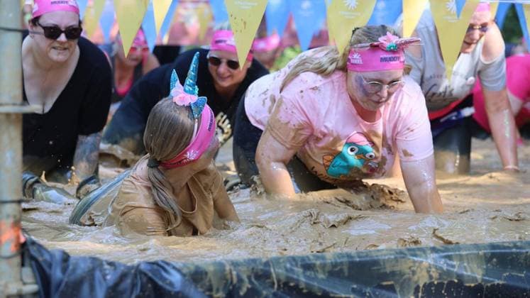 Muddy Angel Run im Sportpark Wedau in Duisburg ** NUR FÜR REDAKTIONELLE ZWECKE ** EDITORIAL USE ONLY **<p>Muddy Angel Run am Samstag den 27.Juni 2026 im Sportpark Wedau in Duisburg Foto : Frank Oppitz FUNKE Foto Services< p> Freizeit, Lifestyle Deutschland NRW Duisburg Copyright: FrankxOppitz *** Muddy Angel Run at Sportpark Wedau in Duisburg ** FOR EDITORIAL USE ONLY ** EDITORIAL USE ONLY ** p Muddy Angel Run on Saturday, June 27, 2026, at Sportpark Wedau in Duisburg Photo by Frank Oppitz, FUNKE Photo Services p Leisure, Lifestyle Germany, North Rhine-Westphalia, Duisburg Copyright FrankxOppitz Copyright: FrankxOppitz doc86gx8pdesxh6vmmv1oc4 ,EDITORIAL USE ONLY