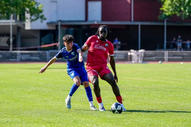 v.li.: Noa Löscher (Wiesloch, 21), Gaoussou Dabo (SVS, 44), Zweikampf, Spielszene, Duell, duel, tackle, tackling, Dynamik, Action, Aktion, 27.06.2026, Wiesloch (Deutschland), Fussball, Testspiel, VfB Wiesloch - SV Sandhausen *** v li Noa Löscher Wiesloch, 21, Gaoussou Dabo SVS, 44, tackle, game scene, duel, tackle, tackling, dynamics, action, 27 06 2026, Wiesloch, Germany, soccer, friendly match, VfB Wiesloch vs. SV Sandhausen xozx