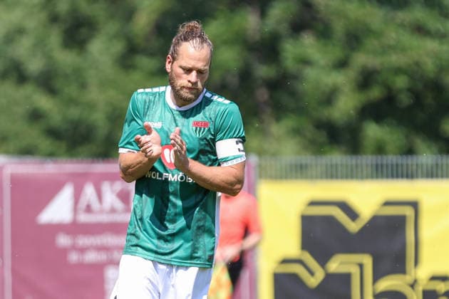 27.06.2026, Fußball, Testspiel, Sommervorbereitung, Saison 2026 2027, Regionalliga Bayern: ASV Rimpar - FC Schweinfurt 05 Applaus von Kristian Böhnlein (FC Schweinfurt 05, 13) Rimpar Schömig-Digitaldruck-Arena Bayern Unterfranken Deutschland *** June 27, 2026, Soccer, Friendly Match, Summer Training, 2026–2027 Season, Bavarian Regional League, ASV Rimpar vs. FC Schweinfurt 05, Applause from Kristian Böhnlein, FC Schweinfurt 05, 13 Rimpar, Schömig, Digital Printing, Arena Bavaria, Lower Franconia, Germany