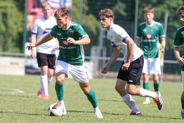 27.06.2026, Fußball, Testspiel, Sommervorbereitung, Saison 2026 2027, Regionalliga Bayern: ASV Rimpar - FC Schweinfurt 05 Gil Ebner (FC Schweinfurt 05, 08) mit Ball Rimpar Schömig-Digitaldruck-Arena Bayern Unterfranken Deutschland *** June 27, 2026, Soccer, Friendly Match, Summer Training, 2026–2027 Season, Bavarian Regional League, ASV Rimpar vs. FC Schweinfurt 05, Gil Ebner, FC Schweinfurt 05, 08 with ball, Rimpar, Schömig, Digital Print, Arena, Bavaria, Lower Franconia, Germany