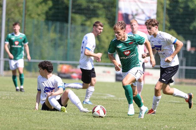 27.06.2026, Fußball, Testspiel, Sommervorbereitung, Saison 2026 2027, Regionalliga Bayern: ASV Rimpar - FC Schweinfurt 05 Gil Ebner (FC Schweinfurt 05, 08) mit Ball Rimpar Schömig-Digitaldruck-Arena Bayern Unterfranken Deutschland *** June 27, 2026, Soccer, Friendly Match, Summer Training, 2026–2027 Season, Bavarian Regional League, ASV Rimpar vs. FC Schweinfurt 05, Gil Ebner, FC Schweinfurt 05, 08 with ball, Rimpar, Schömig, Digital Print, Arena, Bavaria, Lower Franconia, Germany