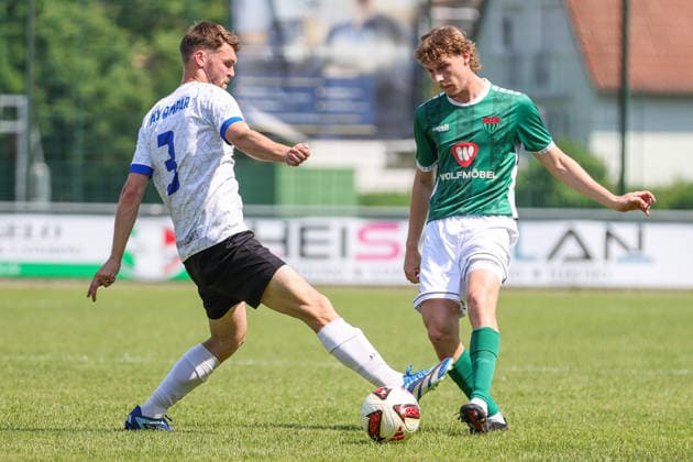 27.06.2026, Fußball, Testspiel, Sommervorbereitung, Saison 2026 2027, Regionalliga Bayern: ASV Rimpar - FC Schweinfurt 05 Von links: Moritz Fischer (ASV Rimpar, 03) gegen Maximilian Stahl (FC Schweinfurt 05, 32) Rimpar Schömig-Digitaldruck-Arena Bayern Unterfranken Deutschland *** June 27, 2026, Soccer, Friendly Match, Summer Training, 2026–2027 Season, Bavarian Regional League: ASV Rimpar vs. FC Schweinfurt 05. From left: Moritz Fischer (ASV Rimpar, No. 03) vs. Maximilian Stahl (FC Schweinfurt 05, No. 32). Rimpar Schömig Digitaldruck Arena, Bavaria, Lower Franconia, Germany