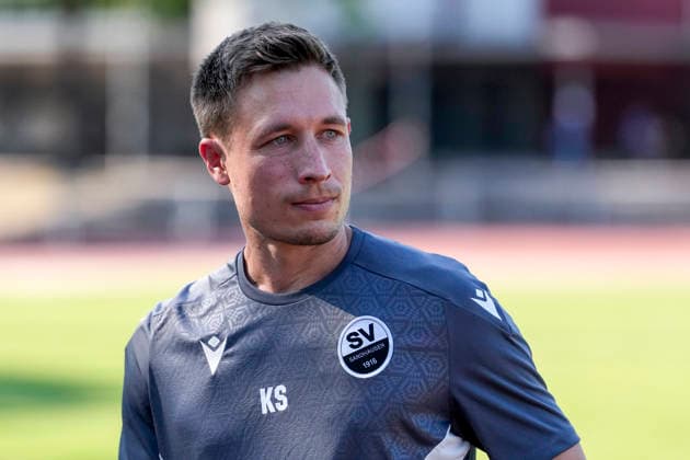Kevin Stotz (Trainer, Cheftrainer, SVS), Einzelbild, Einzelfoto, Aktion, Action, Porträt, Portrait, 27.06.2026, Wiesloch (Deutschland), Fussball, Testspiel, VfB Wiesloch - SV Sandhausen *** Kevin Stotz, Coach, Head Coach, SVS, Single Frame, Single Photo, Action, Portrait, June 27, 2026, Wiesloch, Germany, Soccer, Friendly Match, VfB Wiesloch vs. SV Sandhausen xozx