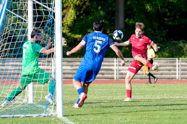Torschütze Jahn Herrmann (SVS, 10), erzielt das Tor zum 0:8, Treffer, Torerfolg, Highlight, Action, Aktion, Spielszene, beim Kopfball, header, 27.06.2026, Wiesloch (Deutschland), Fussball, Testspiel, VfB Wiesloch - SV Sandhausen *** Goal scorer Jahn Herrmann (SVS), 10, scores the goal to make it 0–8; goal, scoring, highlight, action, play, match scene, header, June 27, 2026, Wiesloch, Germany, soccer, friendly match, VfB Wiesloch vs. SV Sandhausen xozx