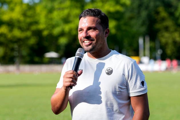 Anthony Loviso (Sportdirektor, SVS), Einzelbild, Einzelfoto, Aktion, Action, Freude, freuen, freut sich, freundlich, fröhlich, glücklich, strahlend, optimistisch, 27.06.2026, Wiesloch (Deutschland), Fussball, Testspiel, VfB Wiesloch - SV Sandhausen *** Anthony Loviso, Sports Director, SVS, single frame, single photo, action, joy, delighted, happy, friendly, cheerful, radiant, optimistic, June 27, 2026, Wiesloch, Germany, soccer, friendly match, VfB Wiesloch vs. SV Sandhausen xozx