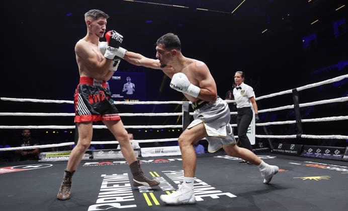 Ludwigsburg , Boxen Showdown for Legacy IV , Koray Ocal ( weisse Hose ) vs. Elvir Nukic *** Ludwigsburg, Boxing Showdown for Legacy IV, Koray Ocal (in white shorts) vs. Elvir Nukic