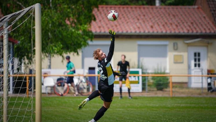 Fußball, Herren, Saison 2026 2027, Freundschaftsspiel, FSV 63 Luckenwalde vs. RSV Eintracht 1949, Samstag 27.06.2026, Sportplatz Ruhlsdorf, Im Bild: Liam Brenn (RSV Eintracht) Brandenburg Deutschland *** Soccer, Men s, 2026–2027 Season, Friendly Match, FSV 63 Luckenwalde vs. RSV Eintracht 1949, Saturday, June 27, 2026, Ruhlsdorf Sports Field. Pictured: Liam Brenn, RSV Eintracht, Brandenburg, Germany