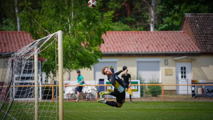 Fußball, Herren, Saison 2026 2027, Freundschaftsspiel, FSV 63 Luckenwalde vs. RSV Eintracht 1949, Samstag 27.06.2026, Sportplatz Ruhlsdorf, Im Bild: Liam Brenn (RSV Eintracht) Brandenburg Deutschland *** Soccer, Men s, 2026–2027 Season, Friendly Match, FSV 63 Luckenwalde vs. RSV Eintracht 1949, Saturday, June 27, 2026, Ruhlsdorf Sports Field. Pictured: Liam Brenn, RSV Eintracht, Brandenburg, Germany