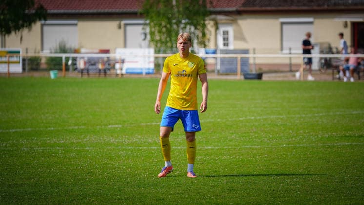 Fußball, Herren, Saison 2026 2027, Freundschaftsspiel, FSV 63 Luckenwalde vs. RSV Eintracht 1949, Samstag 27.06.2026, Sportplatz Ruhlsdorf, Im Bild: Jonas Kühn (Luckenwalde) Brandenburg Deutschland *** Soccer, Men s, 2026–2027 Season, Friendly Match, FSV 63 Luckenwalde vs. RSV Eintracht 1949, Saturday, June 27, 2026, Ruhlsdorf Sports Field, Pictured: Jonas Kühn, Luckenwalde, Brandenburg, Germany