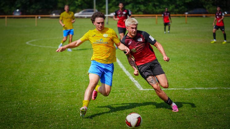 Fußball, Herren, Saison 2026 2027, Freundschaftsspiel, FSV 63 Luckenwalde vs. RSV Eintracht 1949, Samstag 27.06.2026, Sportplatz Ruhlsdorf, Im Bild: Max Hathaway (l. Luckenwalde) Brandenburg Deutschland *** Soccer, Men s, 2026–2027 season, Friendly match, FSV 63 Luckenwalde vs. RSV Eintracht 1949, Saturday, June 27, 2026, Ruhlsdorf Sports Field, Pictured: Max Hathaway Luckenwalde, Brandenburg, Germany