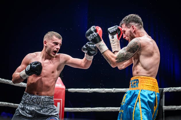 Victor Cakiqi (Deutschland), li. vs. Florent Dervis (Frankreich), Weltergewicht, Fight 10 GER, Boxnacht Showdown for Legacy IV, Prime Time Promotion, MHP Arena (Ludwigsburg), Boxen, 27.06.2026 GER, Boxnacht Showdown for Legacy IV, Prime Time Promotion, MHP Arena (Ludwigsburg), Boxen, 27.06.2026 Ludwigsburg *** Victor Cakiqi (Germany), left vs. Florent Dervis (France), welterweight, Fight 10 GER, Boxnacht Showdown for Legacy IV, Prime Time Promotion, MHP Arena Ludwigsburg, Boxing, June 27, 2026 GER, Boxnacht Showdown for Legacy IV, Prime Time Promotion, MHP Arena Ludwigsburg, Boxing, June 27, 2026, Ludwigsburg Copyright: xSandyxDinkelackerx EP_SDR